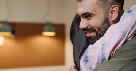 Devemos amar quem nos odeia? O que Jesus nos ensina sobre o amor aos inimigos